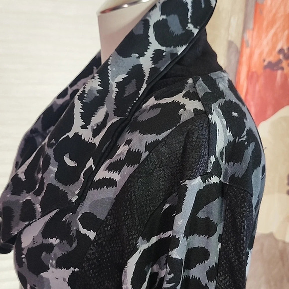 Parsley & Sage Hi Lo Leopard Print Scarf Neck Top sz S - Picture 6 of 10